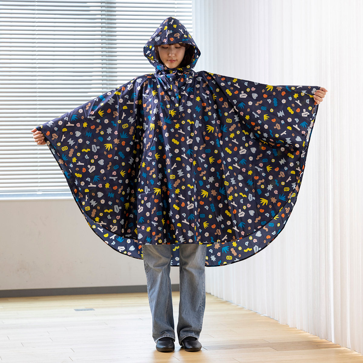 ポンチョ(ネイビー) BT21 – LINE FRIENDS SQUARE JAPAN OFFICIAL