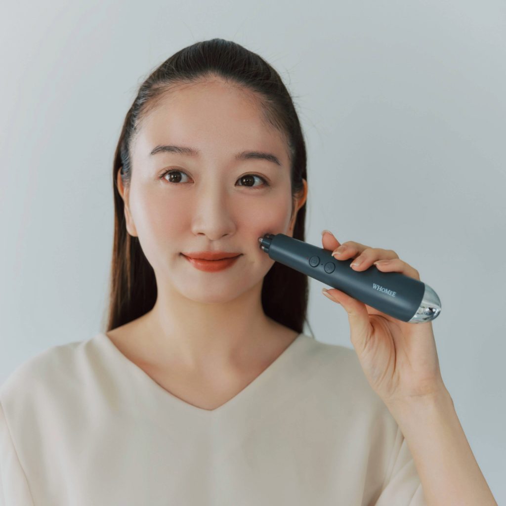 豪華すぎる「デュアル美顔器」が付録で登場！ トリプル機能で表情が