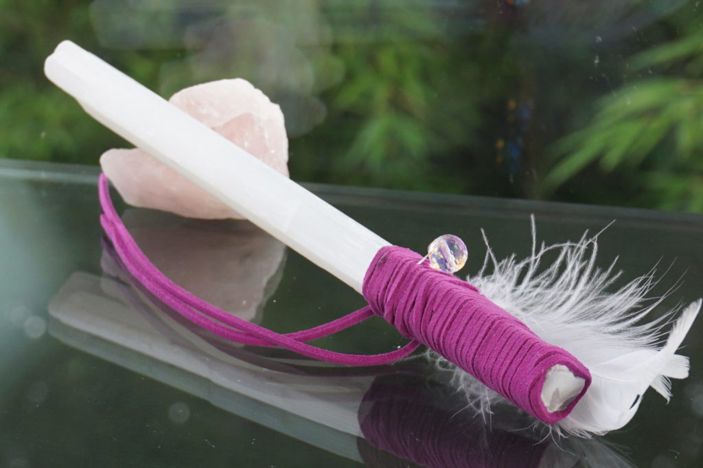 セレナイト原石ワンド【ルナフラッシュ＆羽】 - リアファル