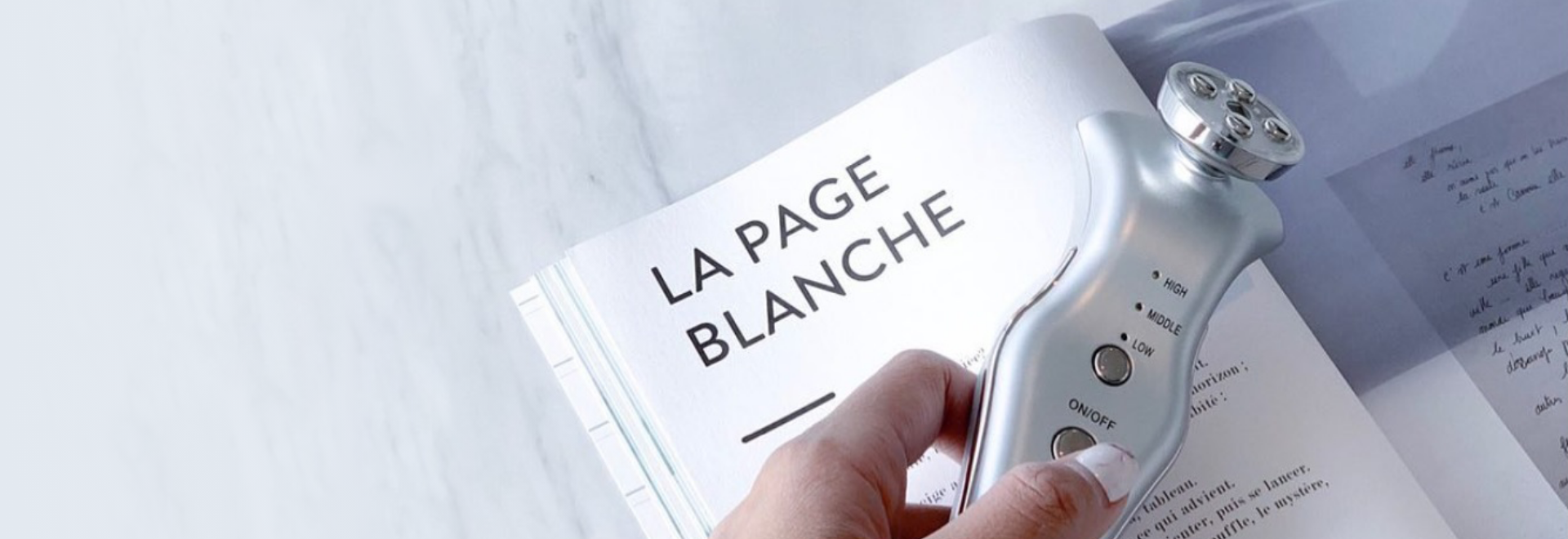 美顔器 ララルーチュRF｜毎日5分で、すっぴん艶肌。