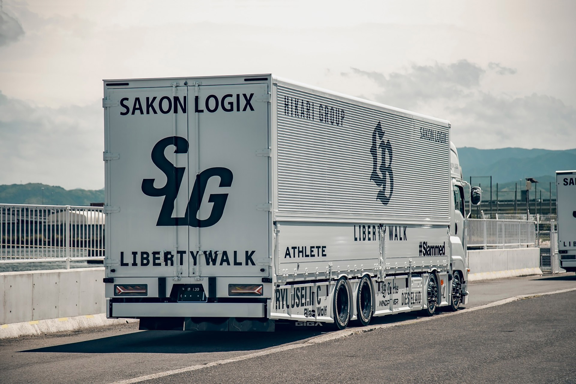 LB-TRUCKS ISUZU GIGA - LIBERTY WALK | リバティーウォーク