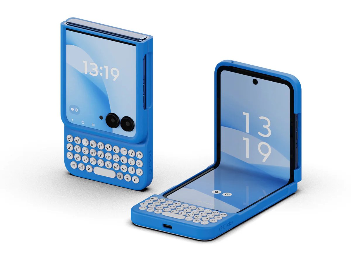 Clicks keyboard case turns a Moto Razr into a modern BlackBerry