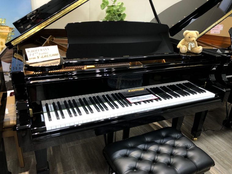 リトルピアニスト」を履いてベヒシュタインを弾こう！（新東京店