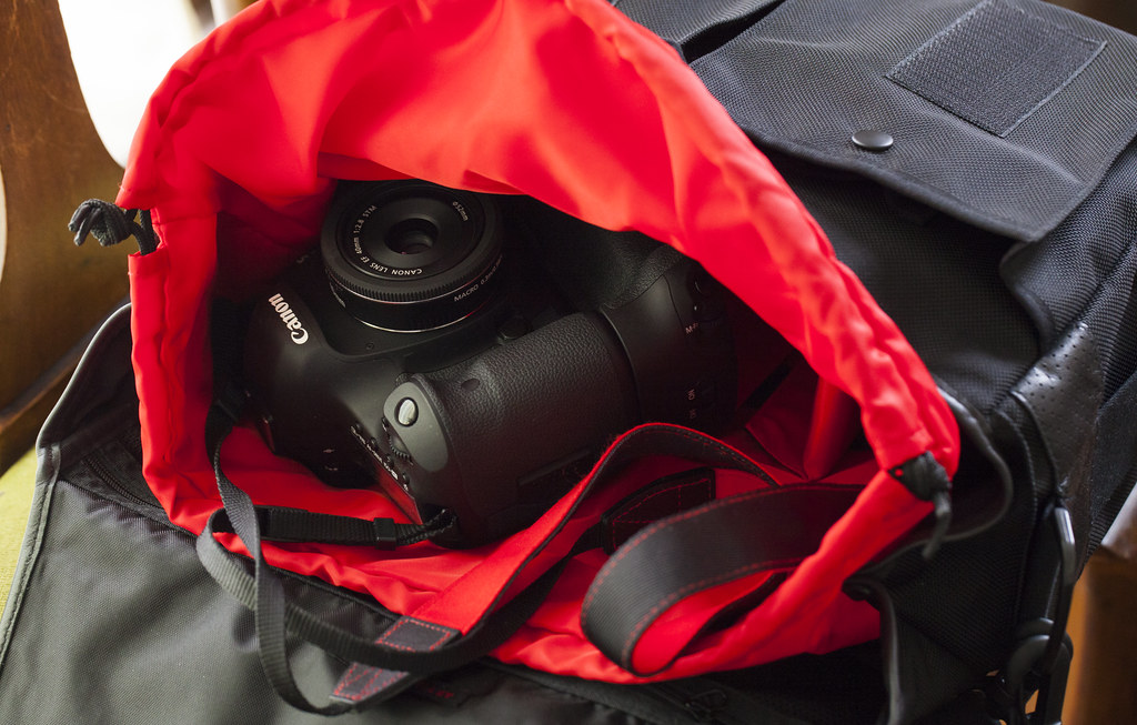 EF40mm F2.8のメタルフード nagumono-logue: mono-logue