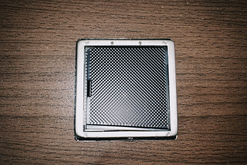 カス塗れのZenza BRONICA S2のスクリーン、モルト張り替えチャレンジ