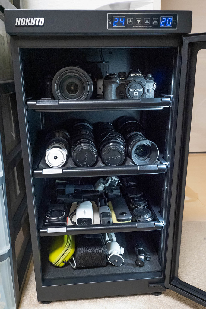 カメラとレンズの保管に！防湿庫は大きめサイズが安心でオススメだぞ