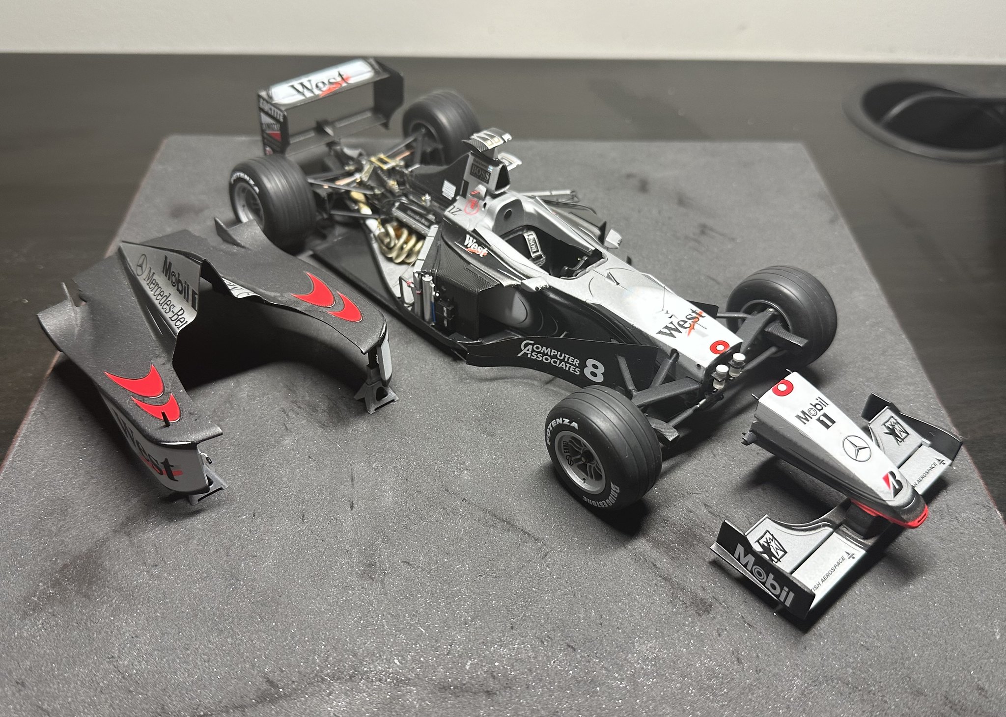 TAMIYA - McLaren MP4/13 Mercendes-Benz (1:20) - 1998 Formula One