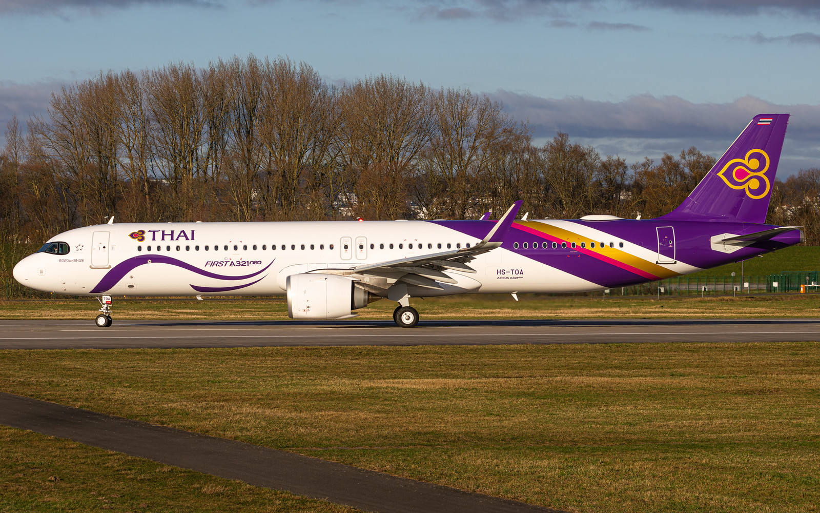 Airbus A321-251NX, Thai Airways International, D-AZWJ, HS-TOA (MSN