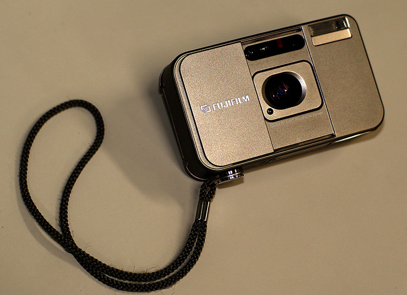 フジフイルムCARDIA mini TIARA｜元田中マロ