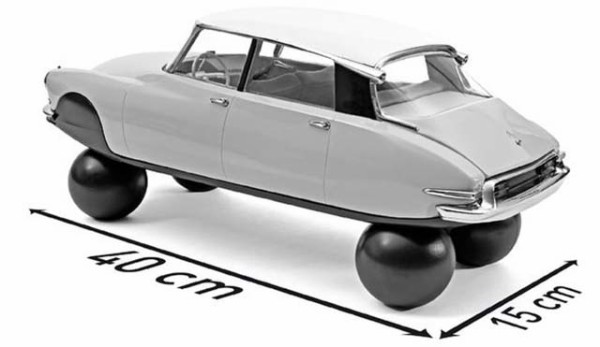 伝説の空飛ぶクルマ「NOREV 1/12 シトロエン DS19 バルーン」 : 日刊