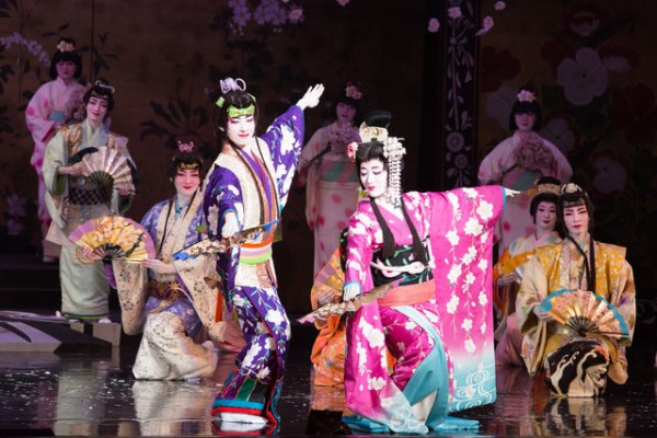 期待の若手作家競演による色濃い二本立て。宝塚花組公演『雪華抄