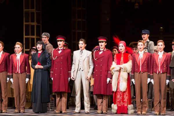 新生月組が一丸となって盛り上げる珠城りょうトップお披露目公演 宝塚