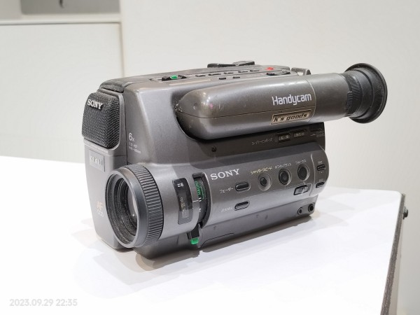 1989/平成1/SONY/CCD-TR55/Handycam/初代パスポートサイズハンディカム