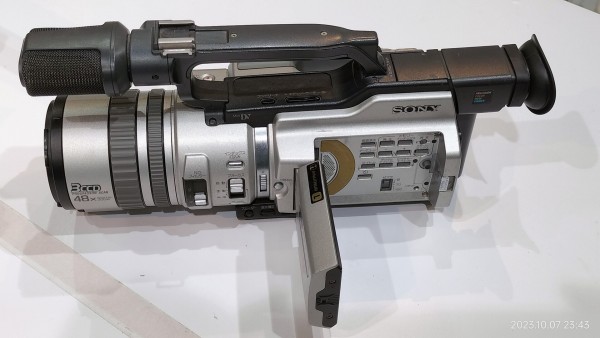 2000/平成12/SONY/DCR-VX2000/Handycam/デジタルハンディカム/DV/液晶