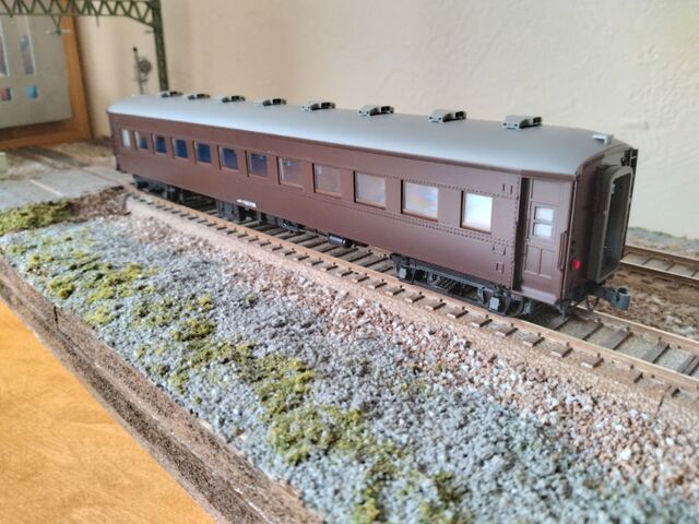 KATO HO オハフ33 茶 自作室内灯取付 : クローゼットの中の鉄道模型