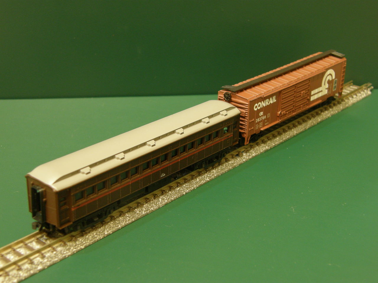 マイクロエースのアメリカ型貨車と、日本型貨車を比べてみた