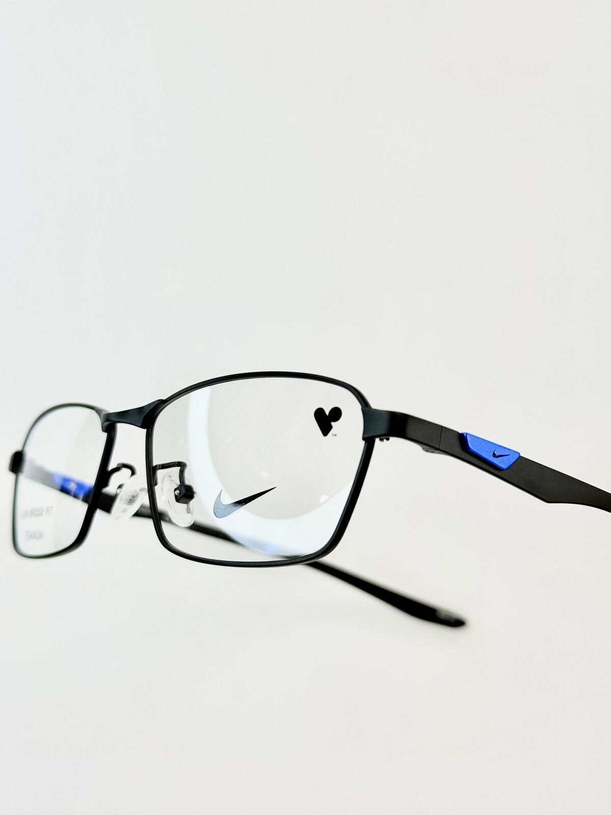 幅広いコンディションに着用しやすいNIKEの新作フルメタルチタン