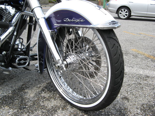 2009年式FLSTN ソフテイルデラックスに美麗21インチFホイールを装着