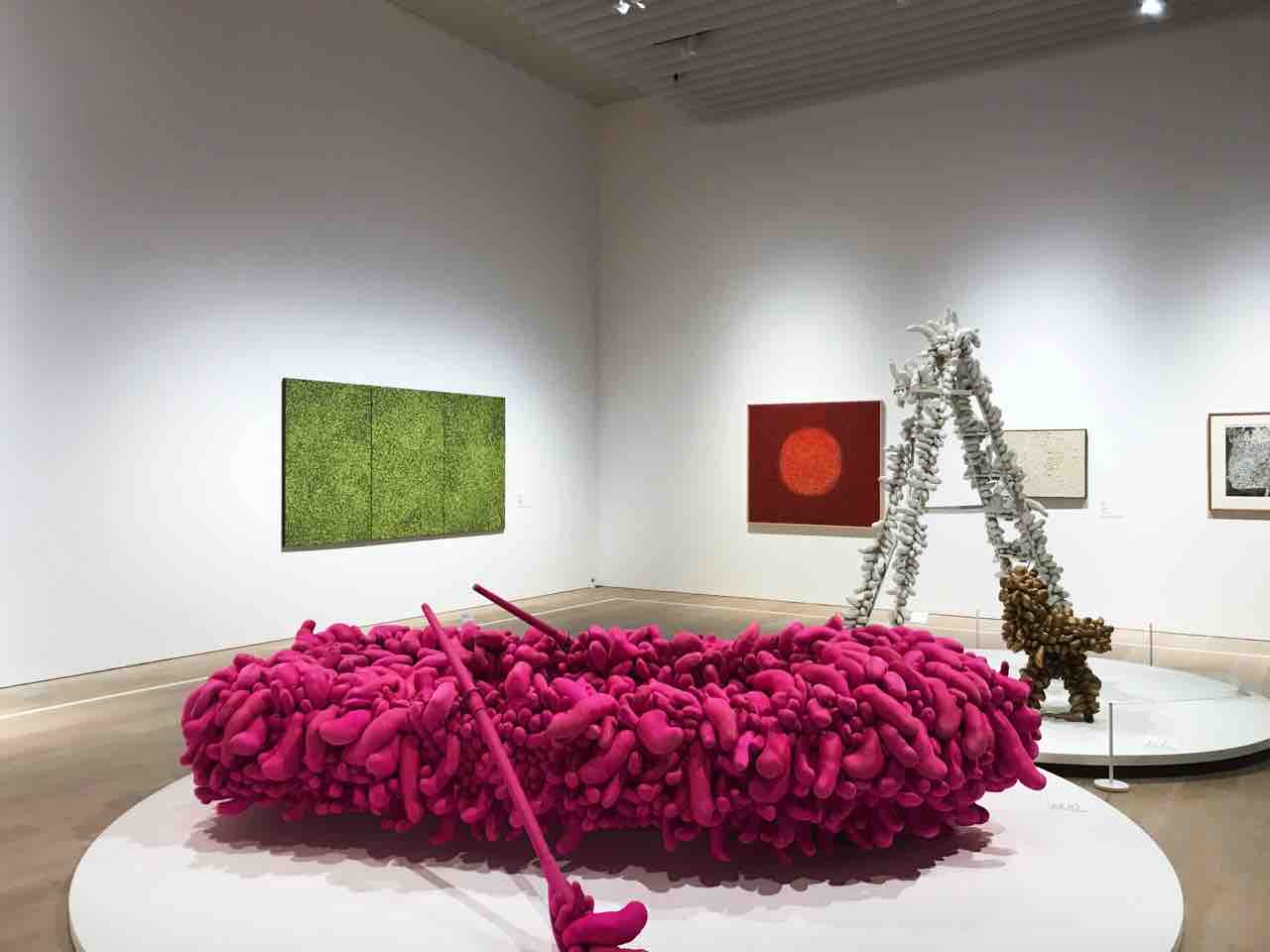 草間彌生、村上隆らの作品が集結！『STARS展：現代美術のスターたち