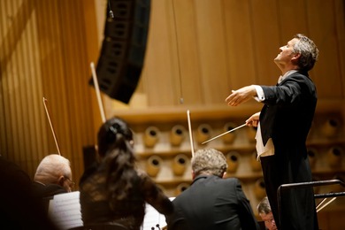 新世代のブルックナー指揮者マルクス・ポシュナーが《ロマンティック