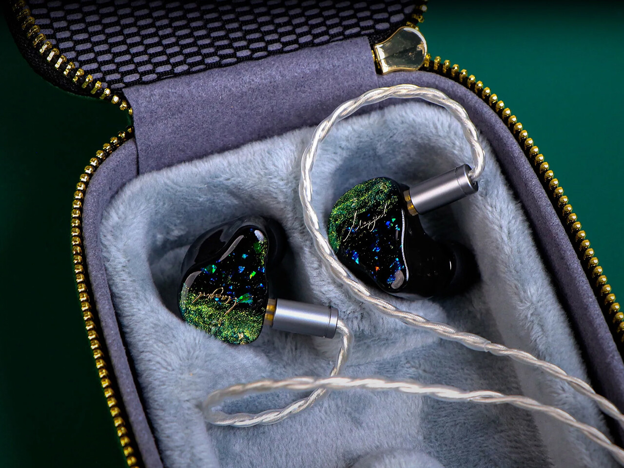 XENNS Mangird Top」 Knowles&Sonion製BAとベリリウムコートによる8BA+