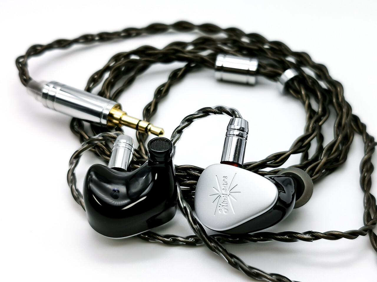 Kiwi Ears Quintet」 個性的な1DD+2BA+マイクロ平面(MPT)+PZT(圧電)骨