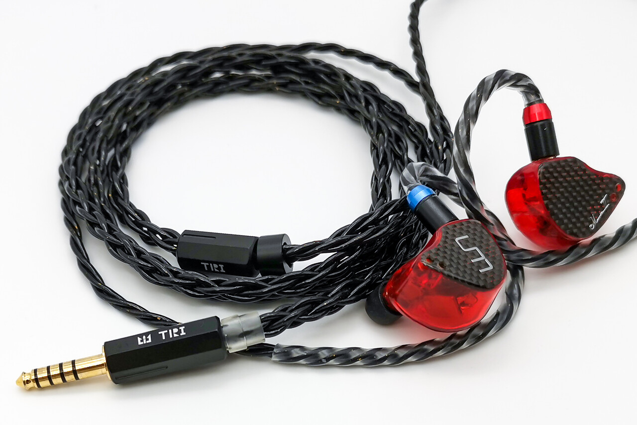 TRI-Onyx」6芯 6N 単結晶銅銀メッキ線ケーブル ／ 高級感のある外観と