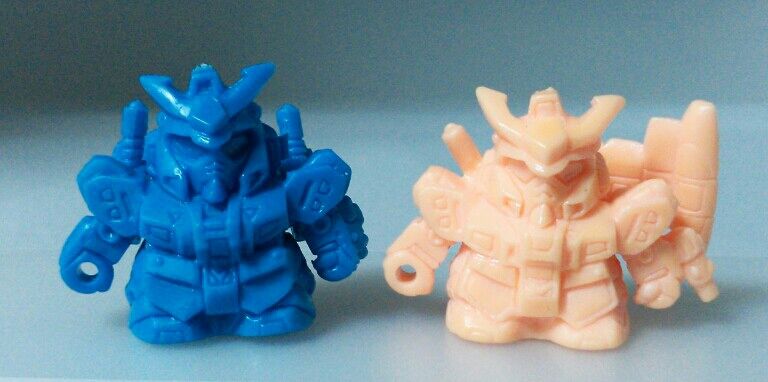 ガン消し 量産型ニューガンダム ファンネルとインコム : トレジャー