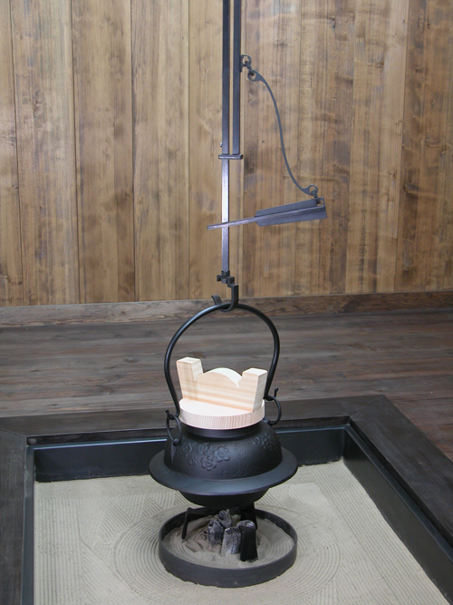 自在鉤 扇・魚 : 囲炉裏・火鉢・七輪のうんちく － 炭火道