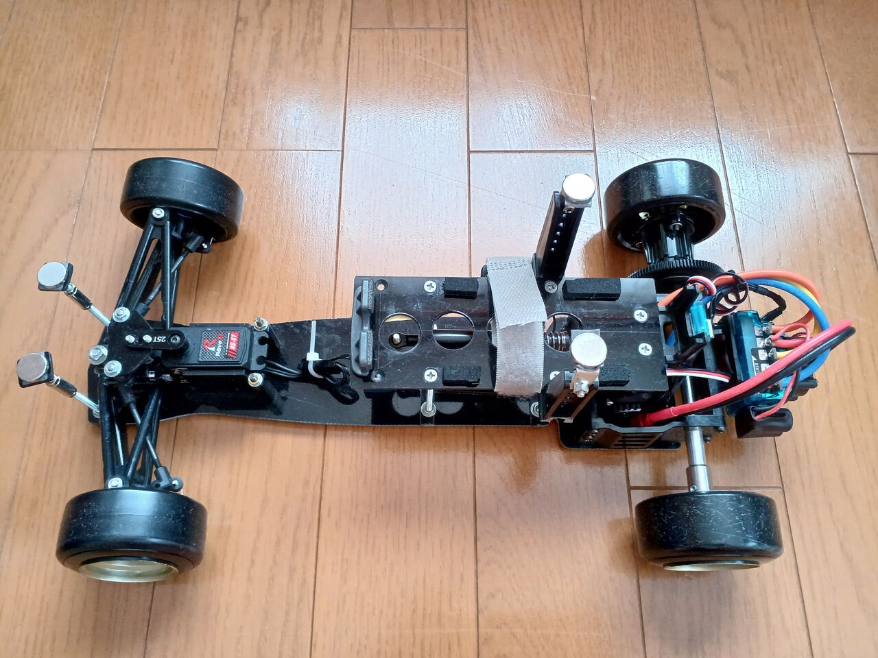 2024/6/23の作業：タミヤ F103GT ドリフトのモータの変更 : お父さんの