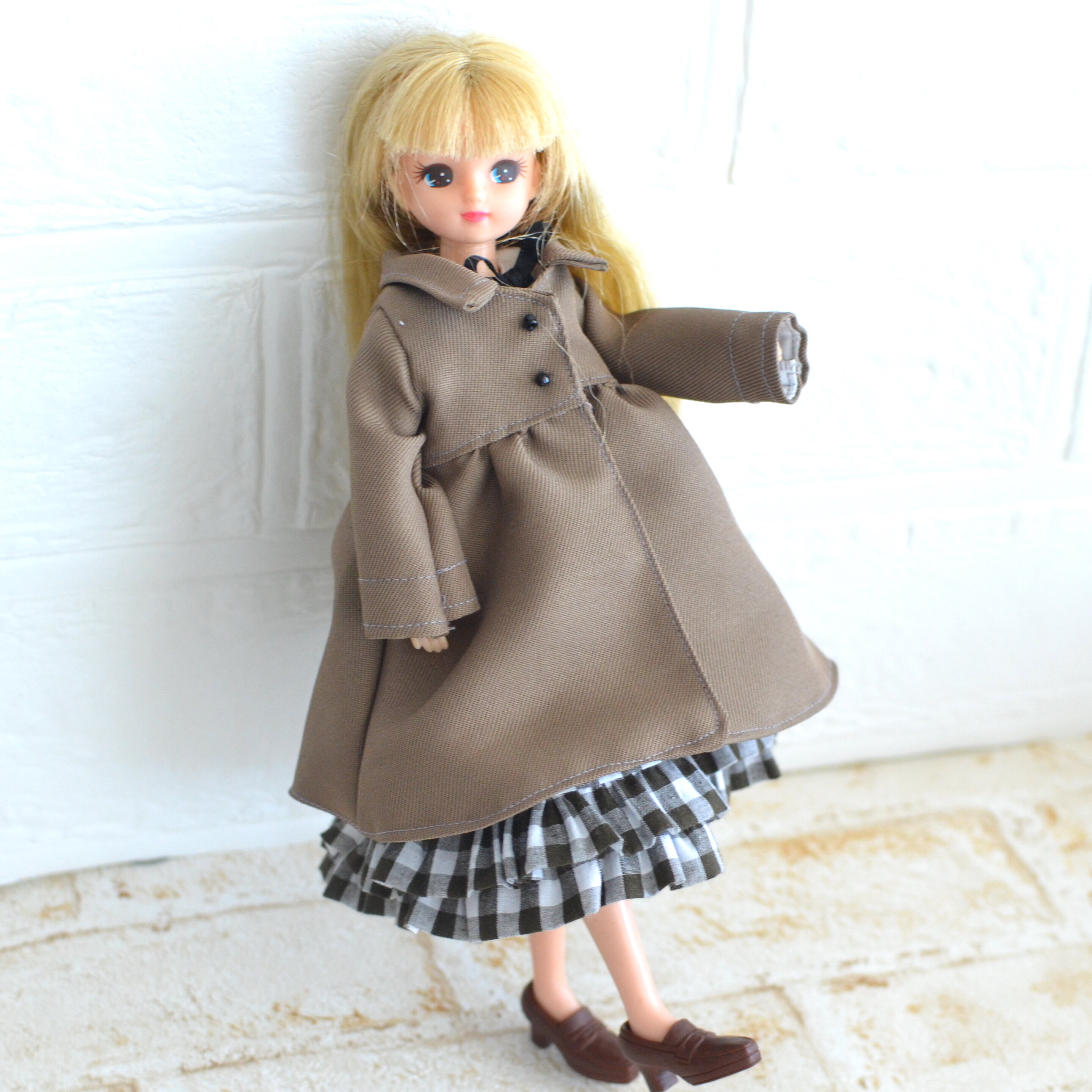 22cmドールサイズのコート/「フェルトでつくるリカちゃん手縫服 オール