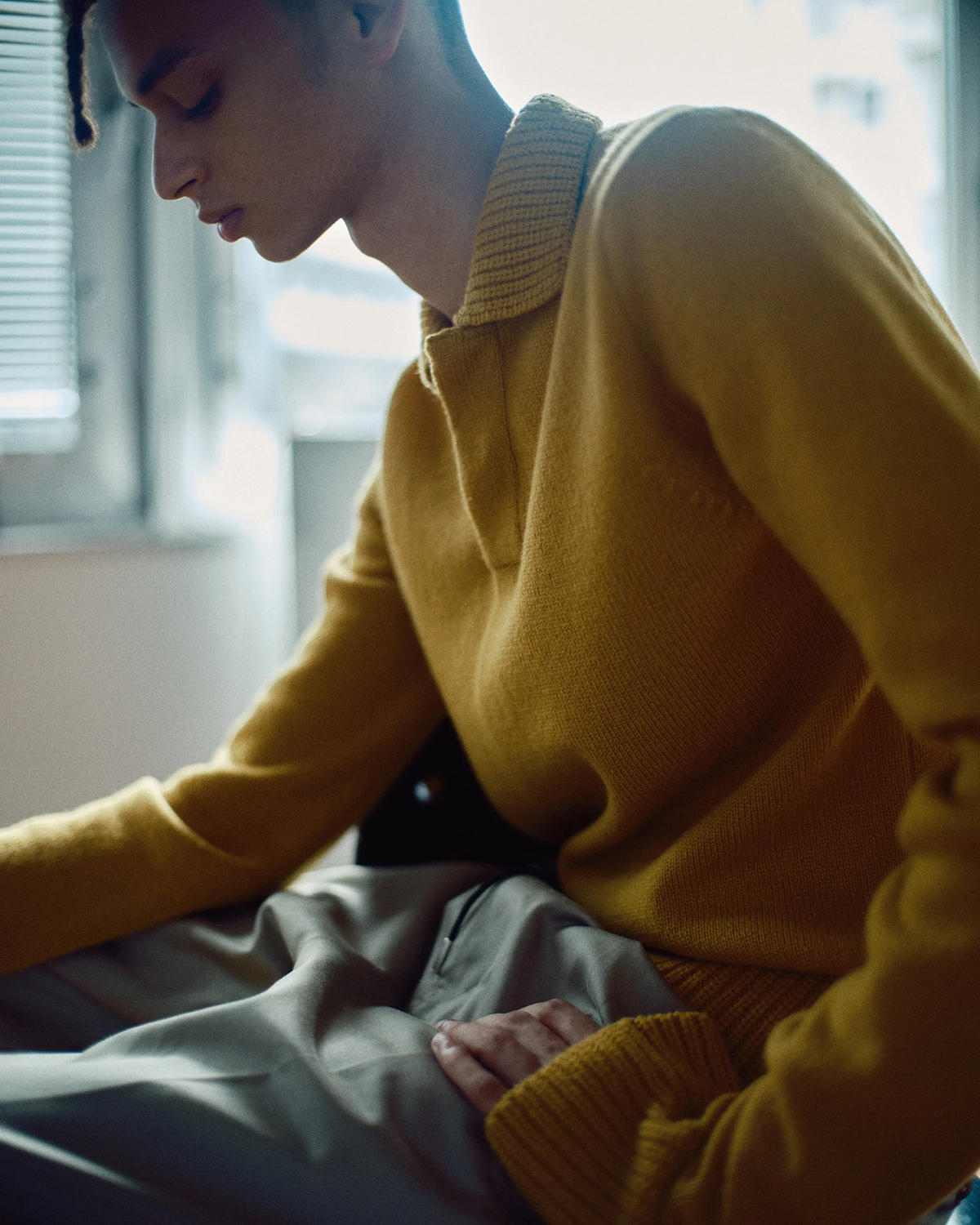 sacai がデザイン性豊かな新作ニットコレクションを発表 – 時代を超え