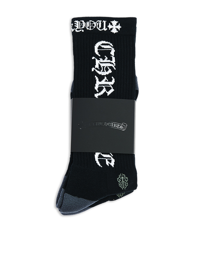 CHROME HEARTS のアバンギャルドなソックスで唯一無二の足元を演出する