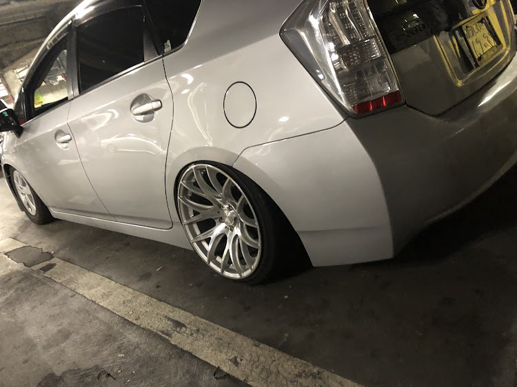 プリウスの326power・車高調取付・ツライチ・30プリウス・Lowerd
