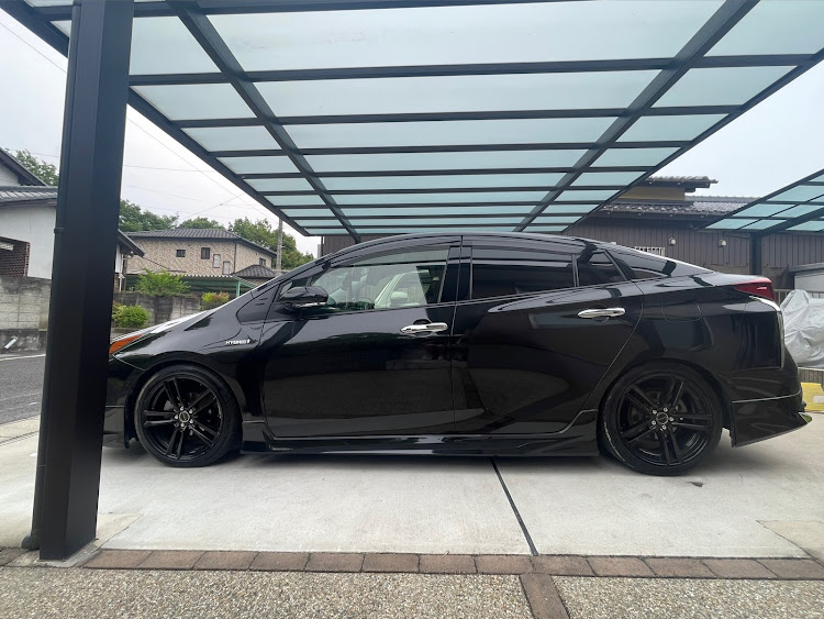 プリウスのプリウス50後期・モデリスタ・ダウンサス取付・SBスタイル