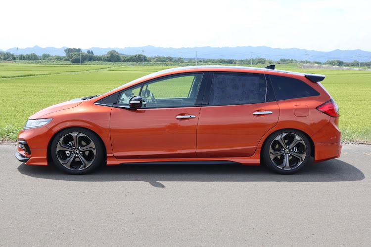 ジェイドの車高調整・ジェイド・無限・BLITZ・車高調に関するカスタム