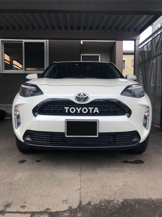 ヤリスクロスのTOYOTAエンブレム・ヤリスクロス・ミリ波レーダー