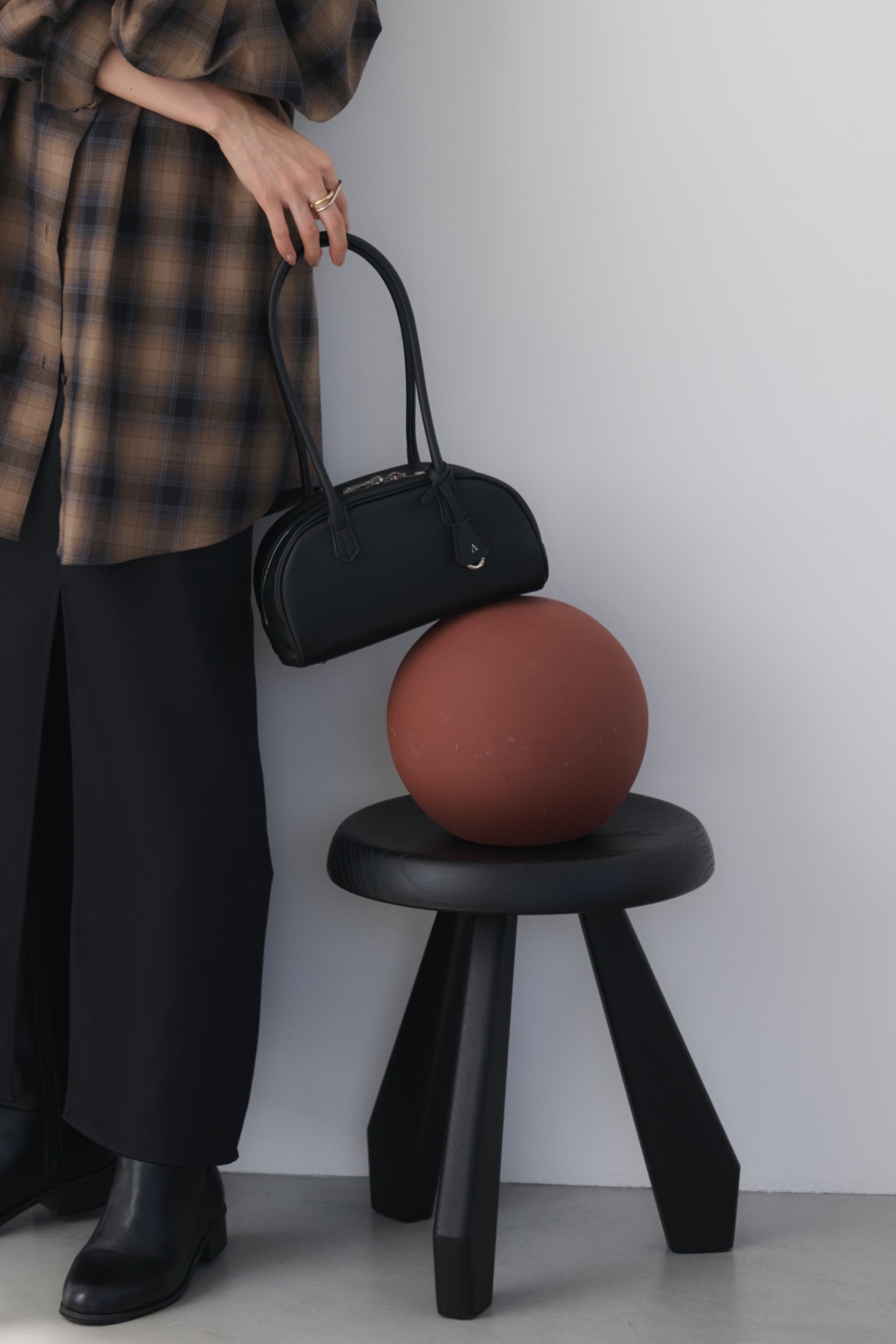 国産アップルレザー製「Apple Half-moon Boston Bag」| LOVST TOKYO