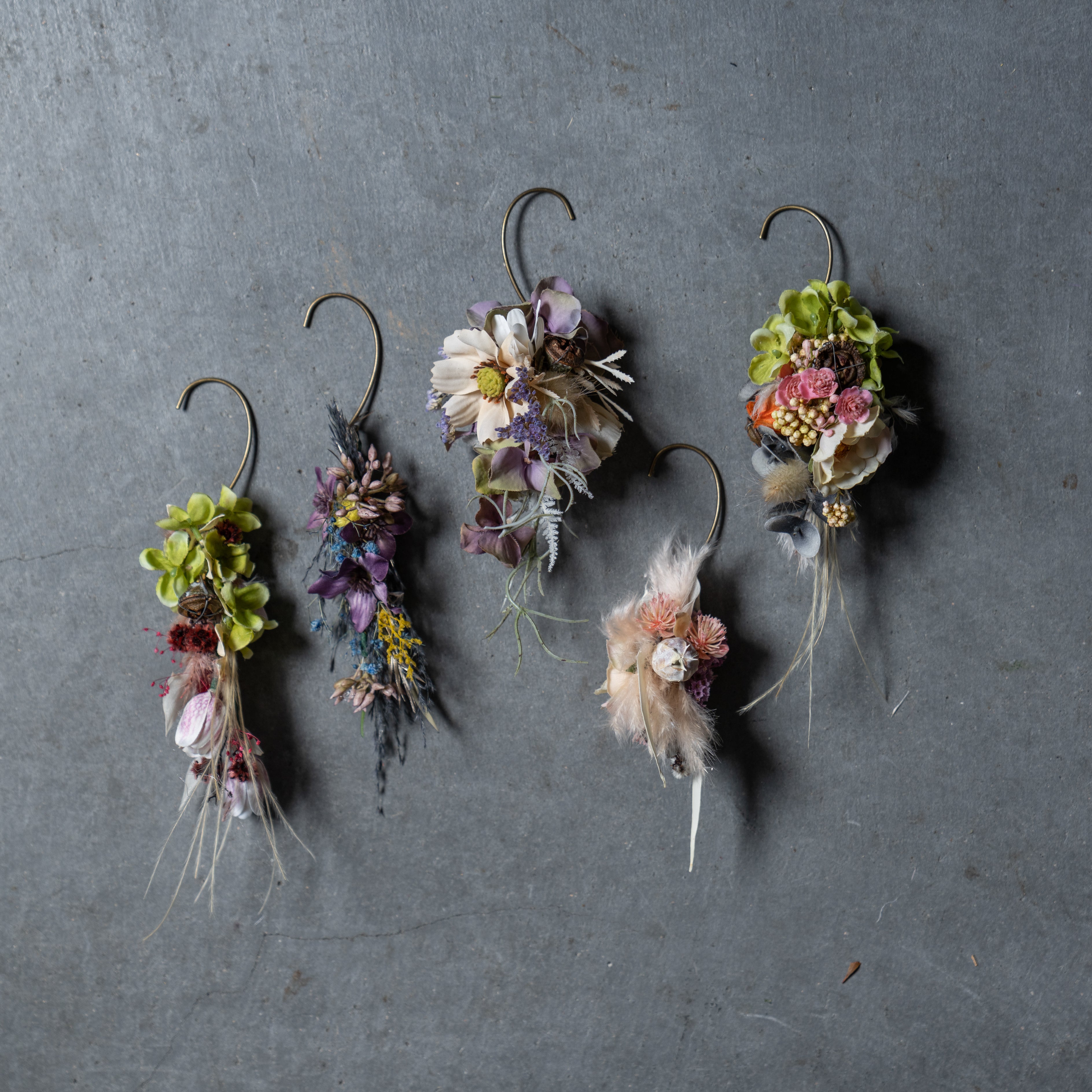 ブライダル・ウェディング アーティフィシャルフラワーイヤーカフ