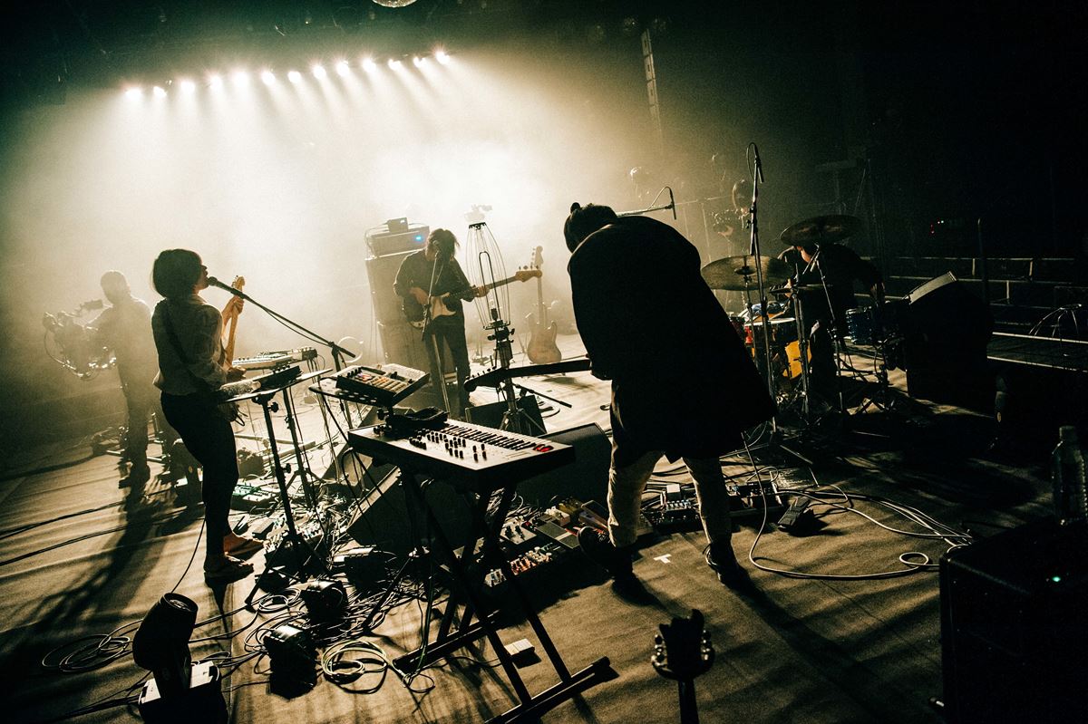 君島大空が合奏で『縫層』に宿した圧倒的な生命力 配信ライブ『層に