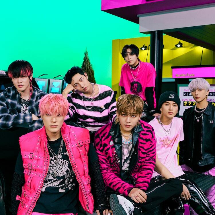 NCT DREAM「Glitch Mode」本日リリース、ネオンカラーのショップで“大