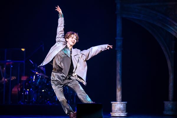 彩風咲奈 1st Concert『no man's land』が開幕！ - ぴあエンタメ情報