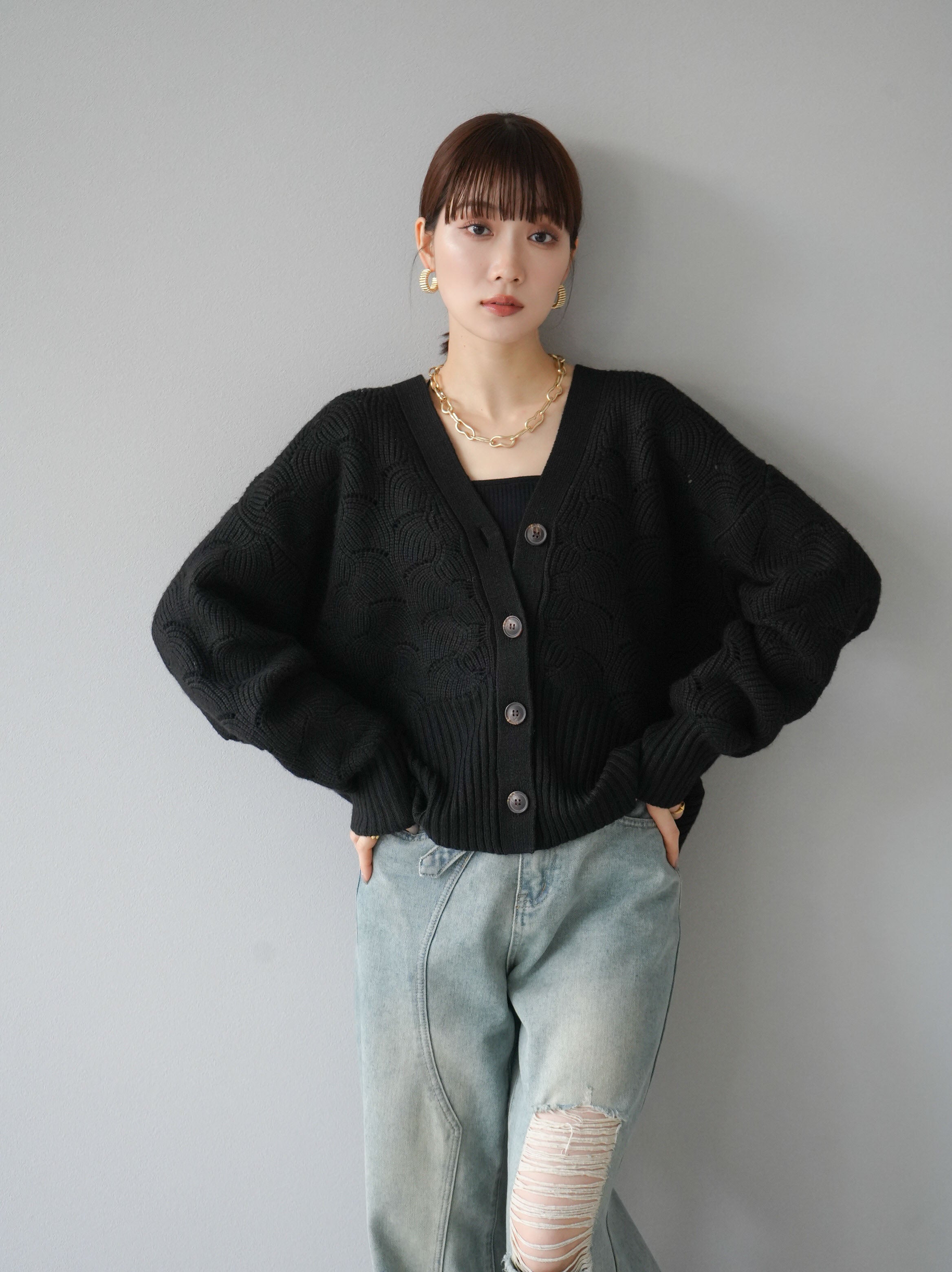 予約]ウェーブ編みVネックニットカーディガン/ブラック – Lumier