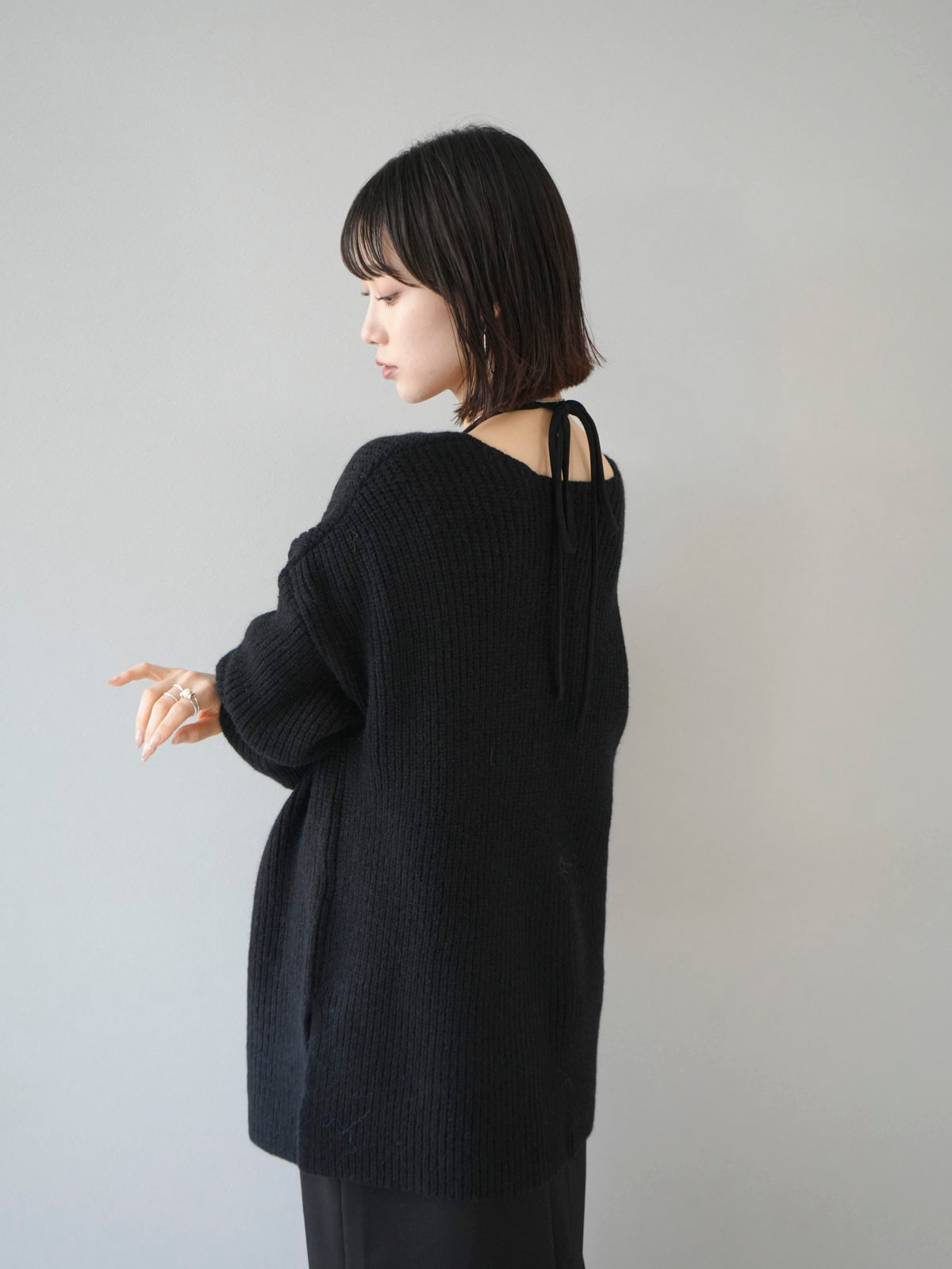予約]畦編み深Vニットプルオーバー/ブラック – Lumier