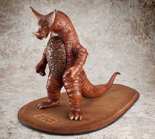 完全ハンドメイドの本革製『怪獣革命 古代怪獣ゴモラ』、15体限定で