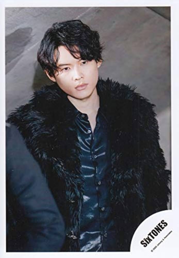 Amazon.co.jp: Six TONES 公式 生 写真（松村北斗）ST00086 : おもちゃ