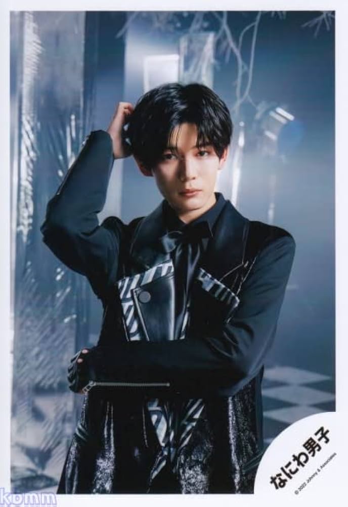 Amazon.co.jp: なにわ男子 公式 生 写真（長尾謙杜）J01113 : おもちゃ