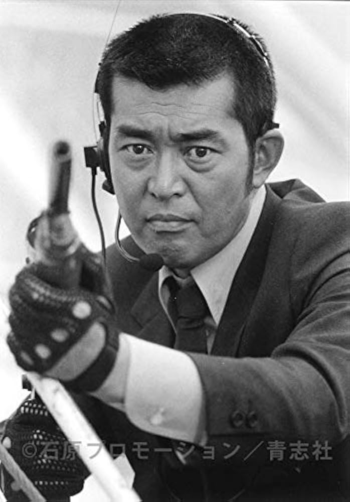 Amazon.co.jp: 渡哲也×大門圭介追悼写真集 : 渡 哲也: 本