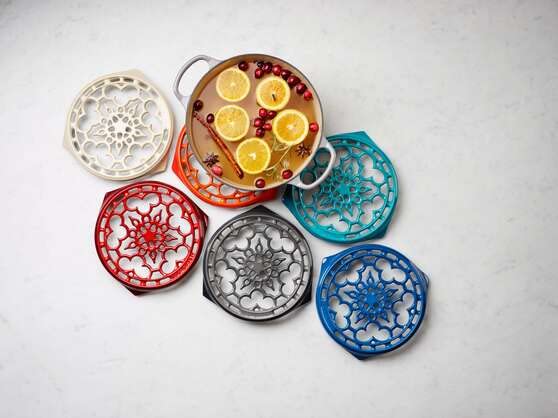 Amazon｜ル・クルーゼ(Le Creuset) ラウンド・トリベット 鍋敷き 22cm