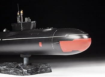 Amazon | ズベズダ 1/350 ボレイ型原子力潜水艦 ユーリイ